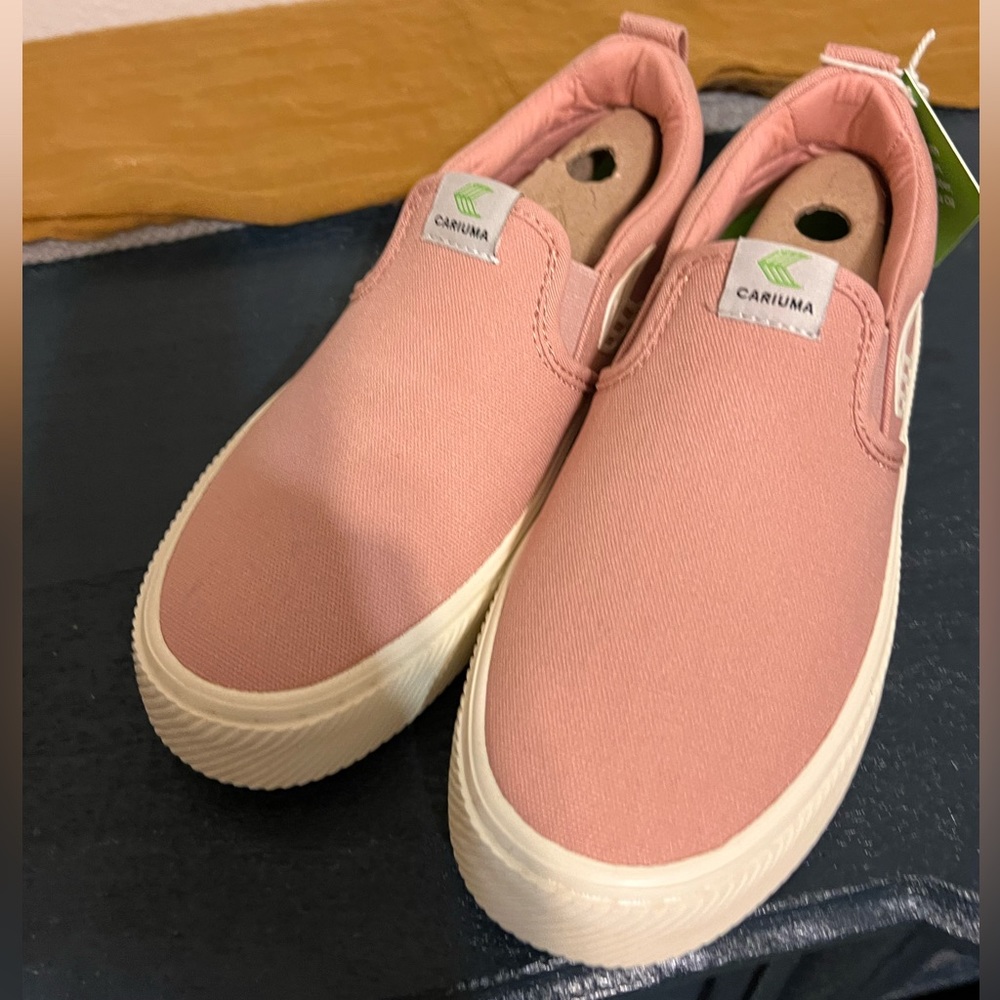 CARIUMA SLIP ON ROSE CANVAS IVORY LOGO SNEAKER 6 (new with tags!)